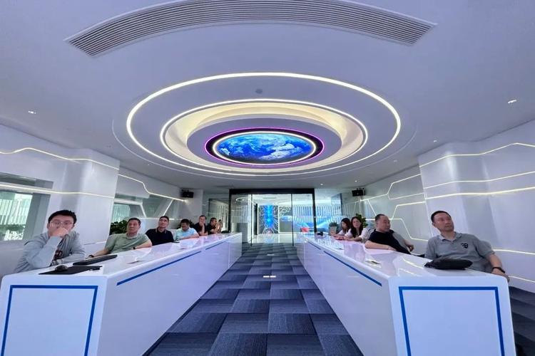 省服务业联合会赴杭州数字港调研并授牌